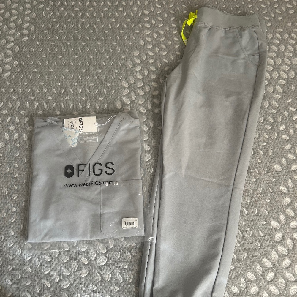 Figs women’s set jogger plus Catarina top, light grey size medium